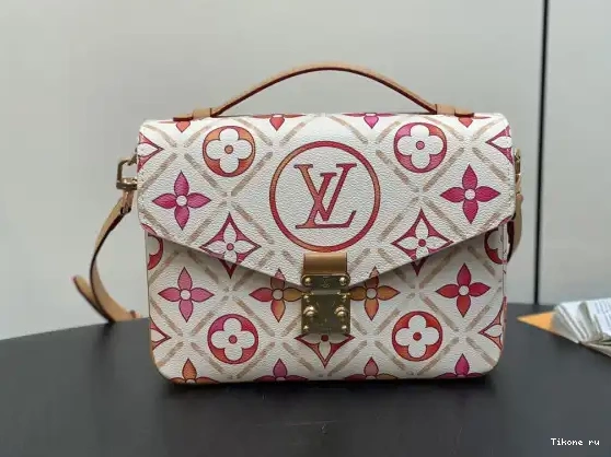 VUITTON METIS-25*19*7cm LOUIS POCHETTE 0524